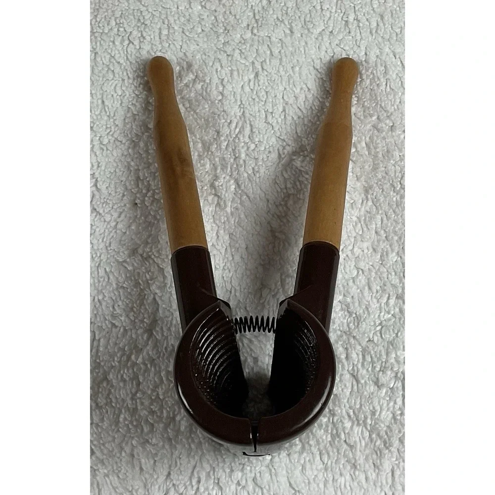 Vintage Metal Nut Cracker Heavy Duty Wooden Handle Walnut Pecan Nutcracker Brown - Picture 9 of 10